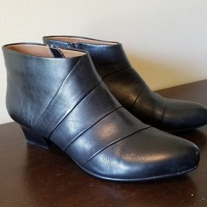 Sofft black leather booties - like new, size 10